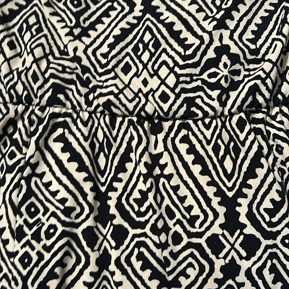 NWOT Elegant Black and Tan Patterned Dress - Picture 6 of 6